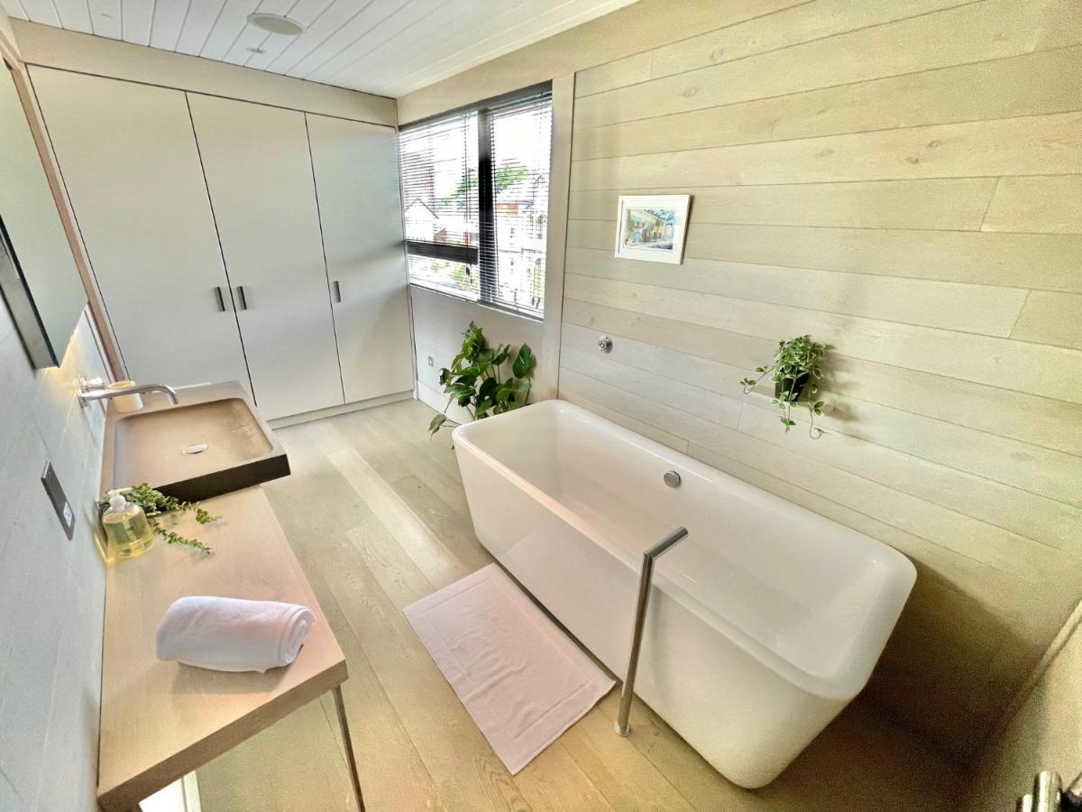 The - Stunning Sea View Penthouse Bornemouth