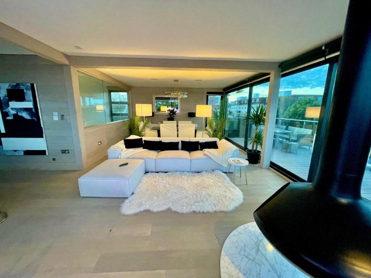 The - Stunning Sea View Penthouse Apartment *